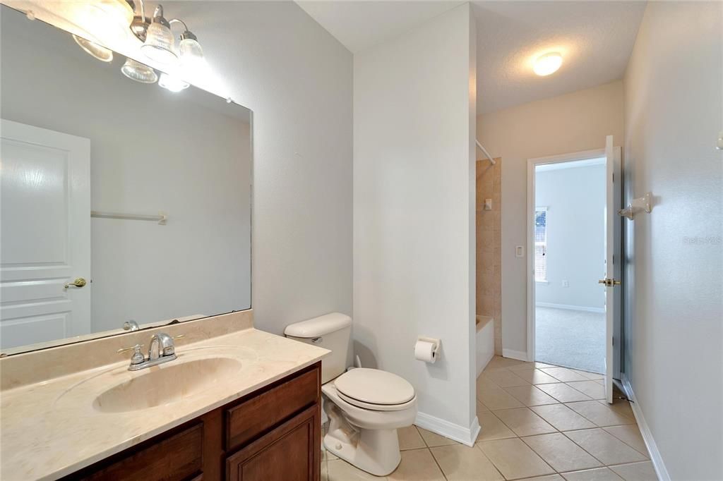 出租: $4,100 (4 贝兹, 3 浴室, 3772 平方英尺)