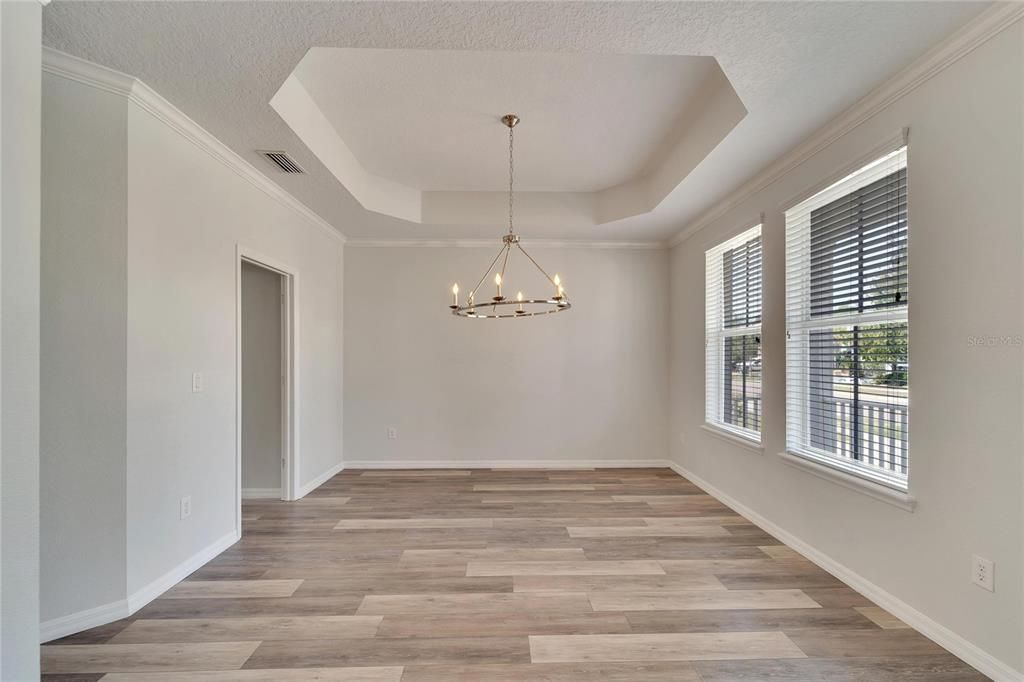 出租: $4,100 (4 贝兹, 3 浴室, 3772 平方英尺)