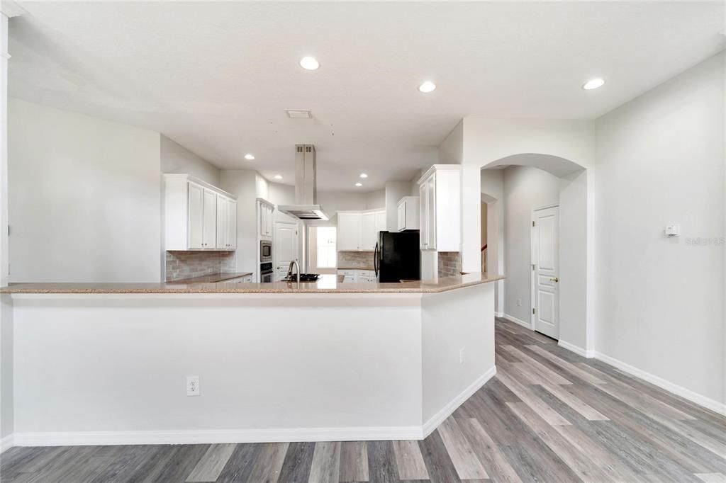 出租: $4,100 (4 贝兹, 3 浴室, 3772 平方英尺)