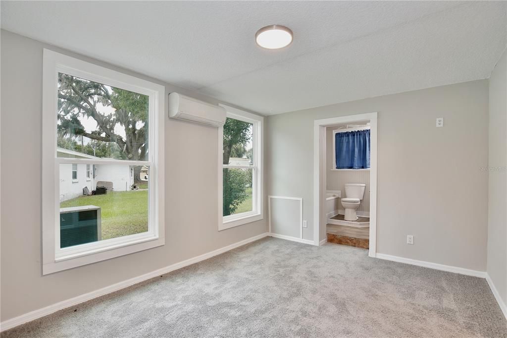 На продажу: $234,999 (2 спален, 2 ванн, 1287 Квадратных фут)