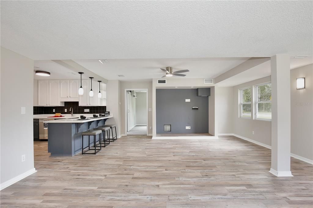 На продажу: $234,999 (2 спален, 2 ванн, 1287 Квадратных фут)