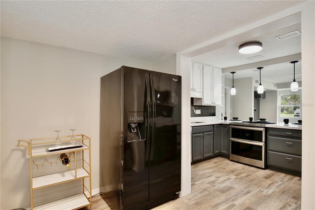 На продажу: $234,999 (2 спален, 2 ванн, 1287 Квадратных фут)