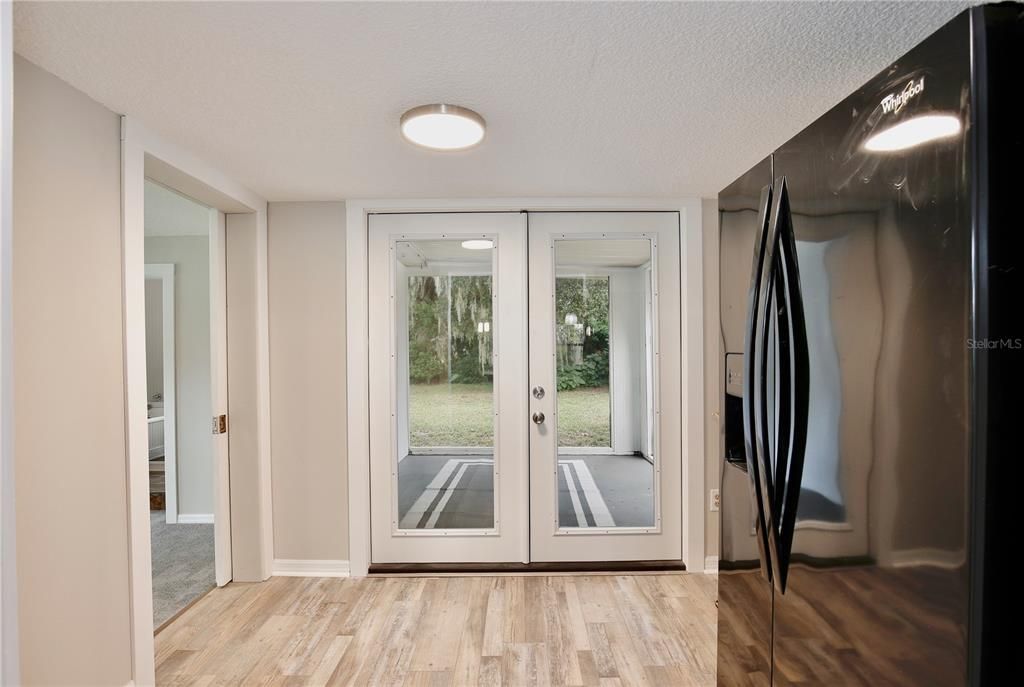 На продажу: $234,999 (2 спален, 2 ванн, 1287 Квадратных фут)