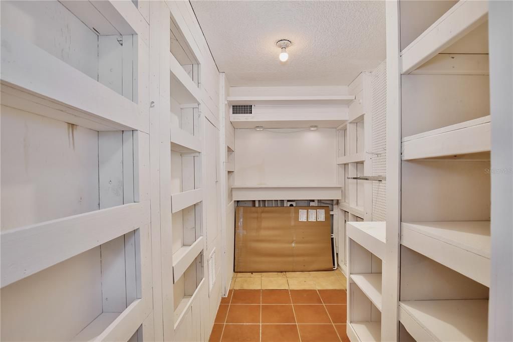 На продажу: $234,999 (2 спален, 2 ванн, 1287 Квадратных фут)