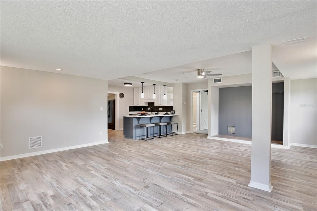 На продажу: $234,999 (2 спален, 2 ванн, 1287 Квадратных фут)