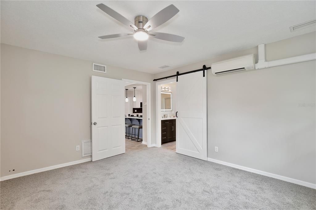 На продажу: $234,999 (2 спален, 2 ванн, 1287 Квадратных фут)