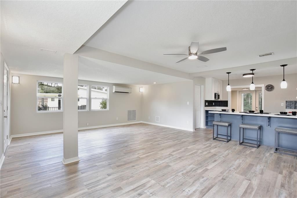 На продажу: $234,999 (2 спален, 2 ванн, 1287 Квадратных фут)