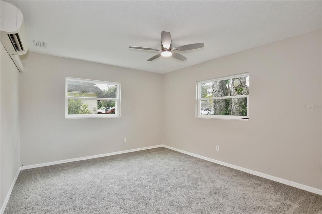 На продажу: $234,999 (2 спален, 2 ванн, 1287 Квадратных фут)