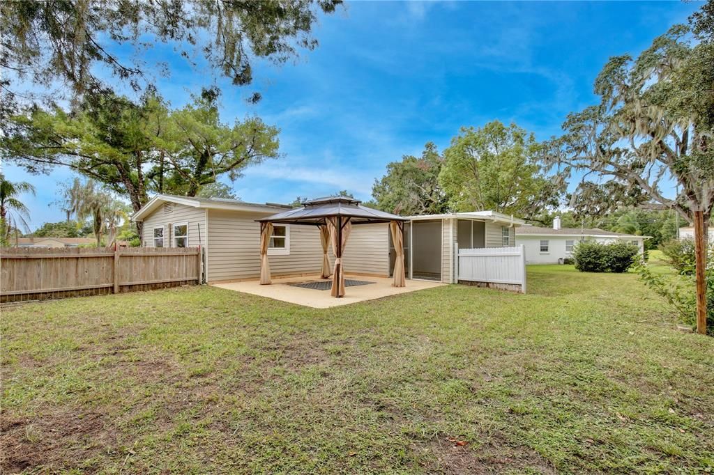 На продажу: $234,999 (2 спален, 2 ванн, 1287 Квадратных фут)