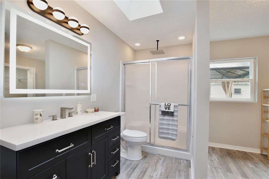 На продажу: $234,999 (2 спален, 2 ванн, 1287 Квадратных фут)