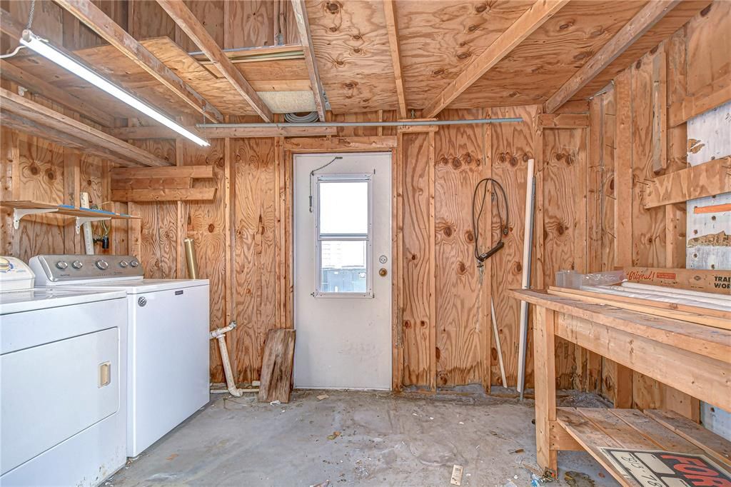 合同活跃: $109,950 (2 贝兹, 2 浴室, 874 平方英尺)