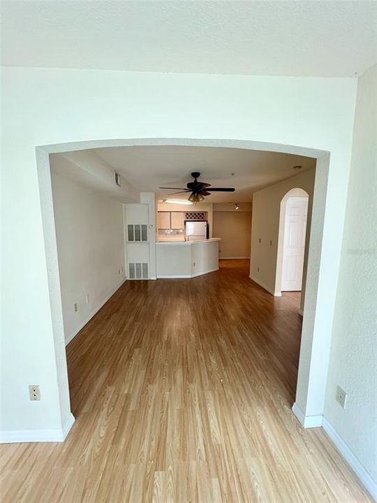 For Rent: $1,350 (1 beds, 1 baths, 767 Square Feet)