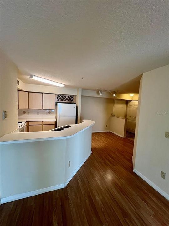 For Rent: $1,350 (1 beds, 1 baths, 767 Square Feet)