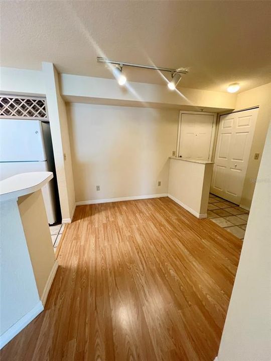 For Rent: $1,350 (1 beds, 1 baths, 767 Square Feet)