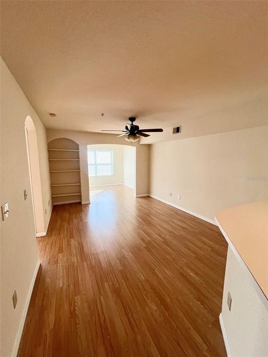 For Rent: $1,350 (1 beds, 1 baths, 767 Square Feet)