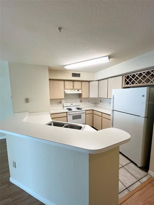 For Rent: $1,350 (1 beds, 1 baths, 767 Square Feet)