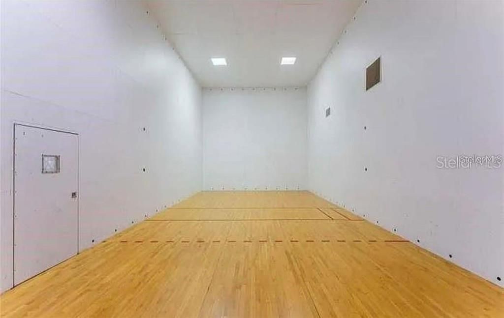 For Rent: $1,350 (1 beds, 1 baths, 767 Square Feet)