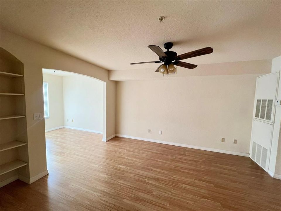 For Rent: $1,350 (1 beds, 1 baths, 767 Square Feet)