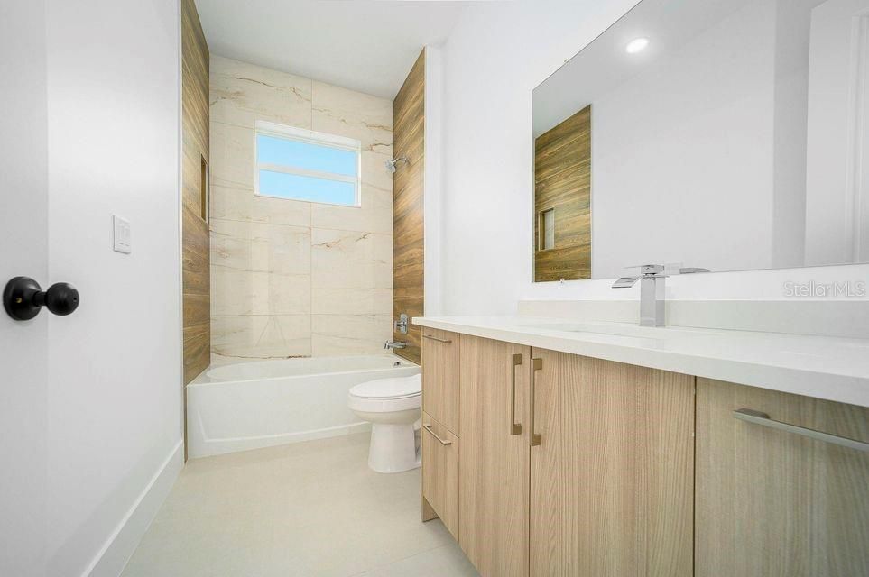 出租: $2,400 (4 贝兹, 2 浴室, 2587 平方英尺)