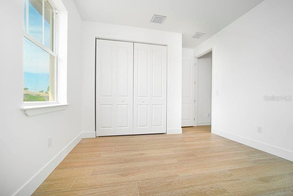 出租: $2,400 (4 贝兹, 2 浴室, 2587 平方英尺)