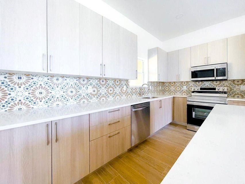 出租: $2,400 (4 贝兹, 2 浴室, 2587 平方英尺)