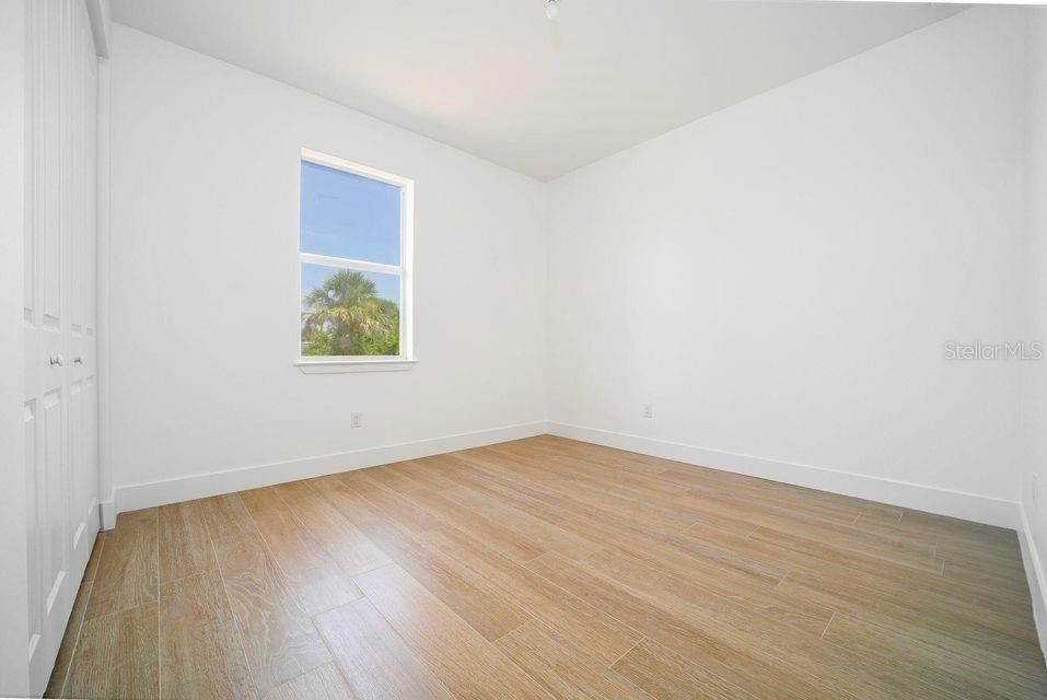 出租: $2,400 (4 贝兹, 2 浴室, 2587 平方英尺)