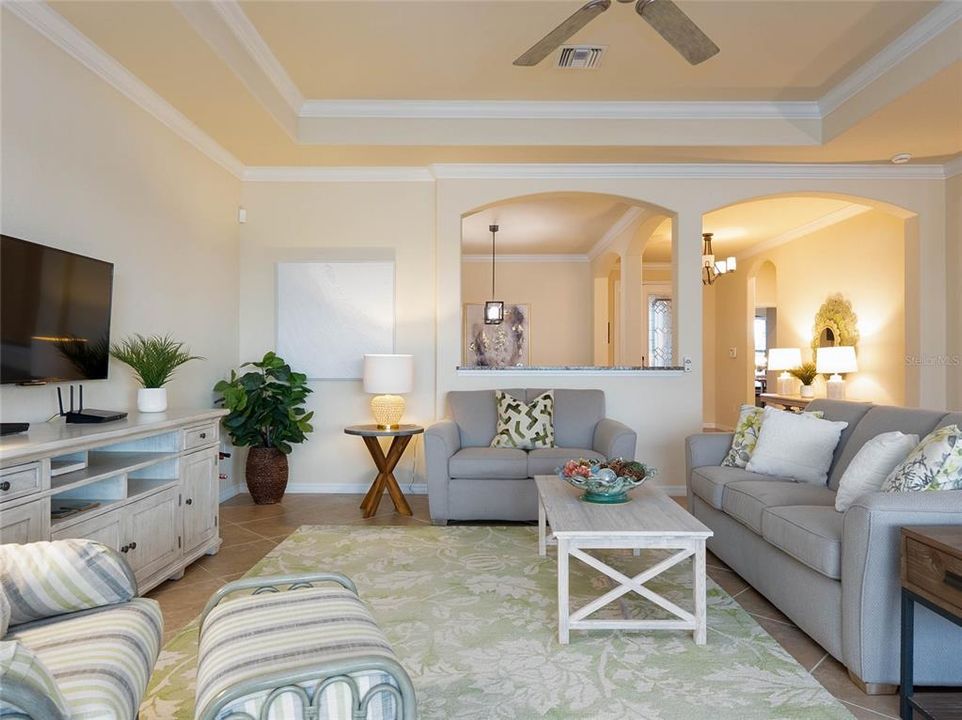 На продажу: $649,900 (4 спален, 2 ванн, 2243 Квадратных фут)