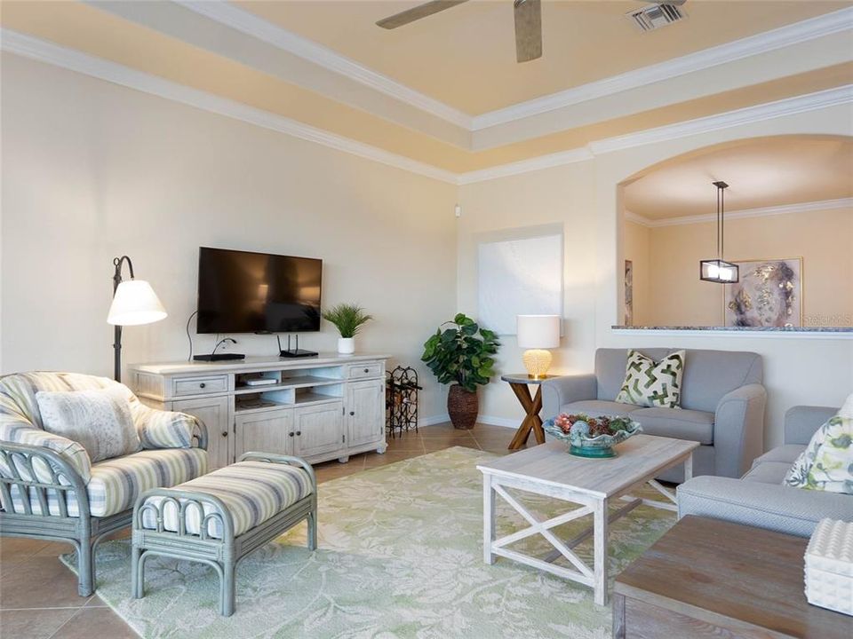 На продажу: $649,900 (4 спален, 2 ванн, 2243 Квадратных фут)