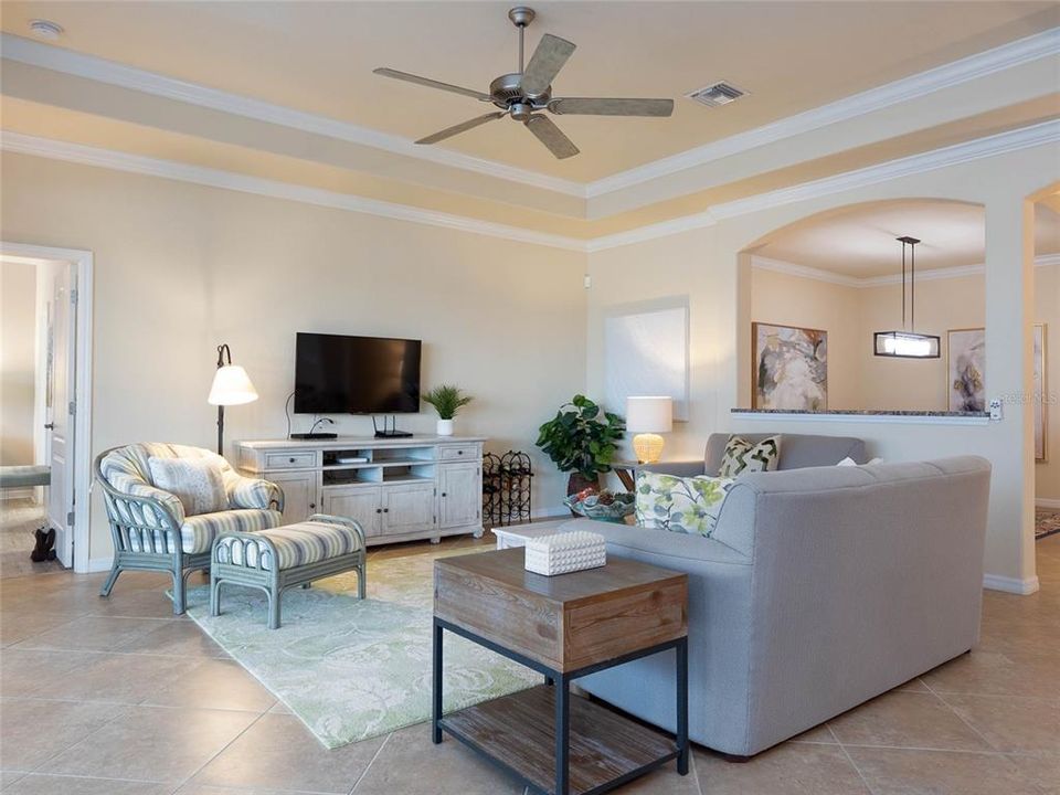 На продажу: $649,900 (4 спален, 2 ванн, 2243 Квадратных фут)