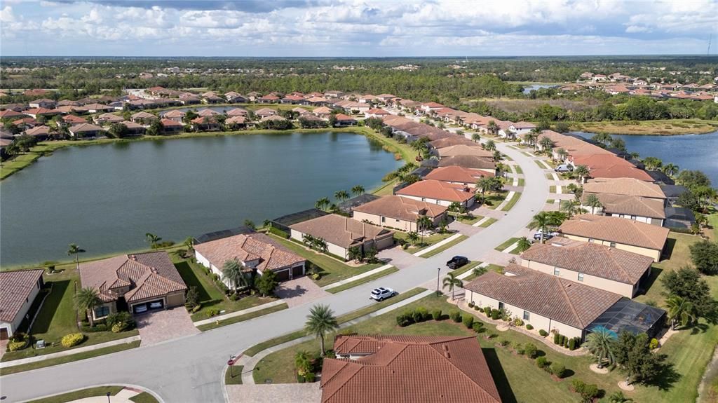 На продажу: $649,900 (4 спален, 2 ванн, 2243 Квадратных фут)