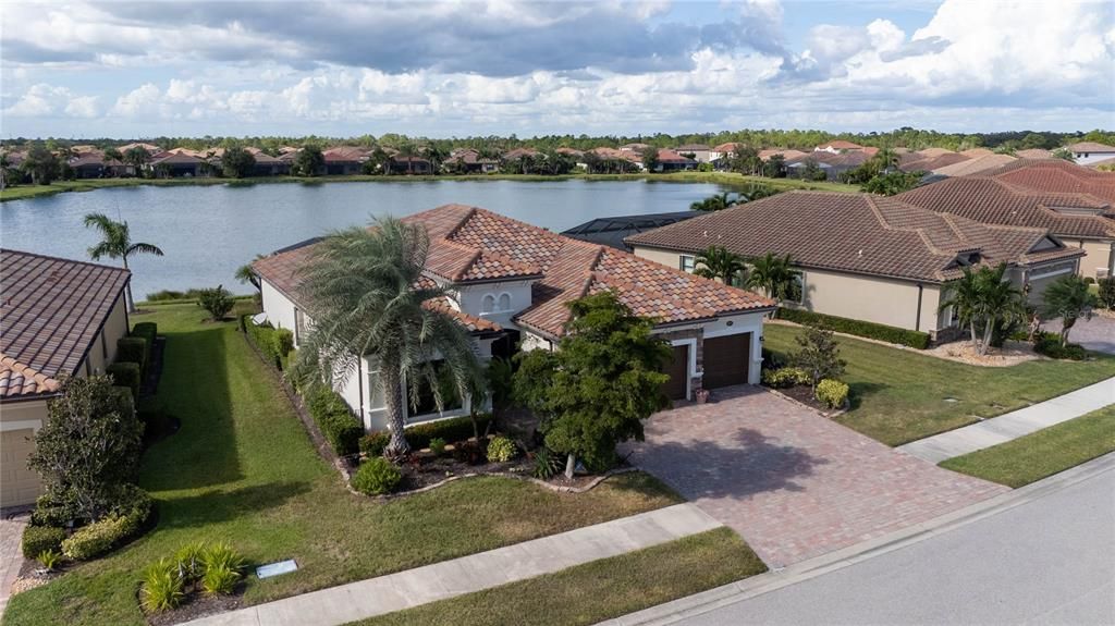 На продажу: $649,900 (4 спален, 2 ванн, 2243 Квадратных фут)