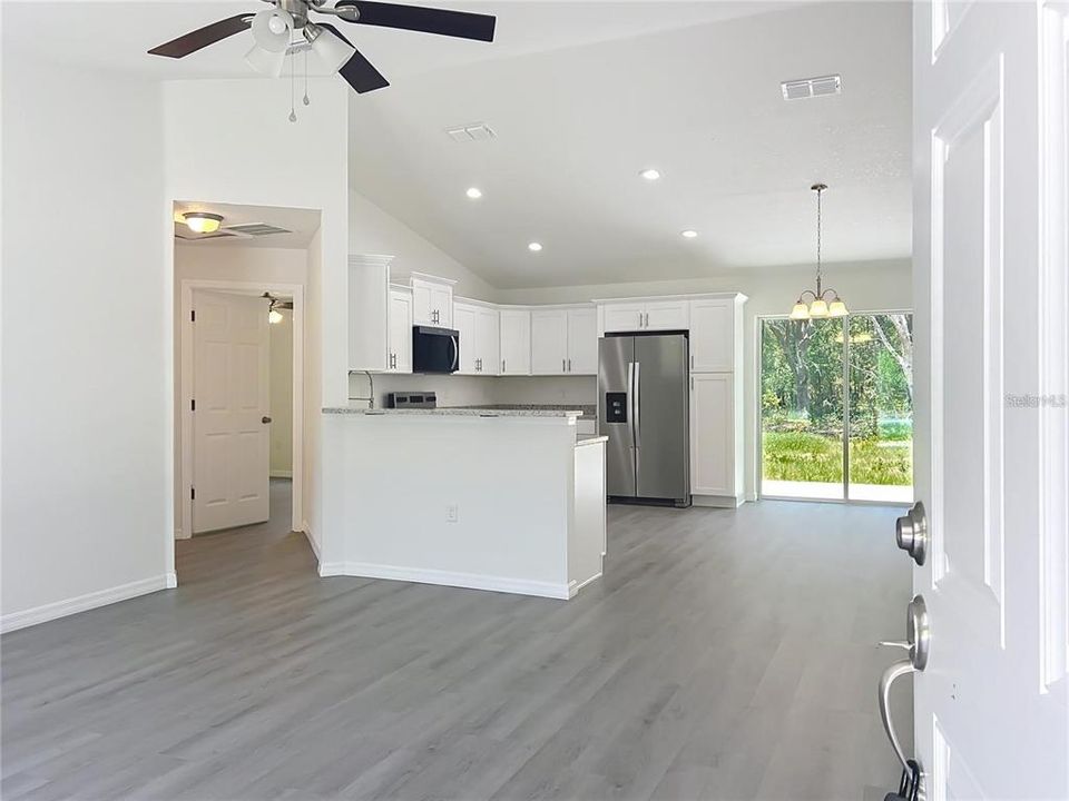 For Sale: $244,900 (3 beds, 2 baths, 1304 Square Feet)