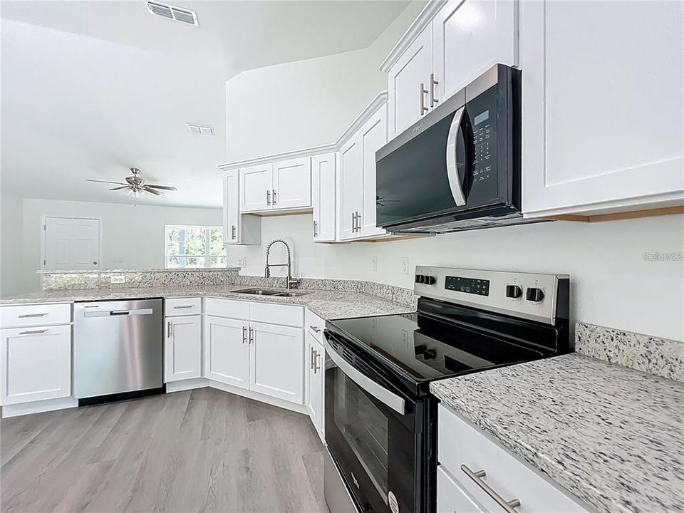 For Sale: $244,900 (3 beds, 2 baths, 1304 Square Feet)