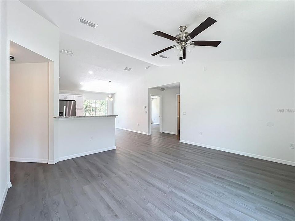For Sale: $244,900 (3 beds, 2 baths, 1304 Square Feet)