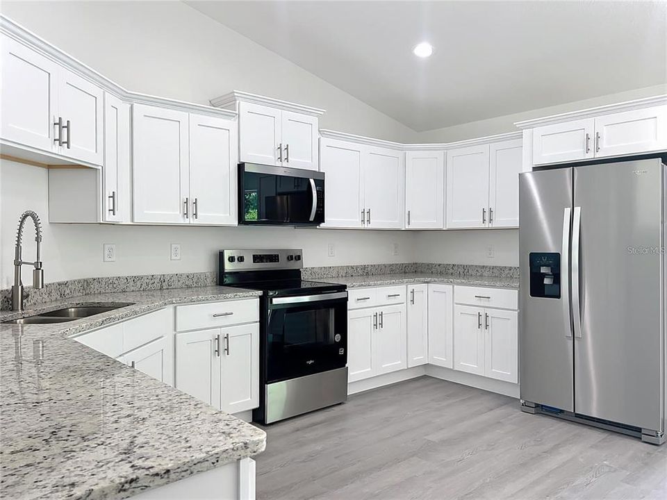 For Sale: $244,900 (3 beds, 2 baths, 1304 Square Feet)