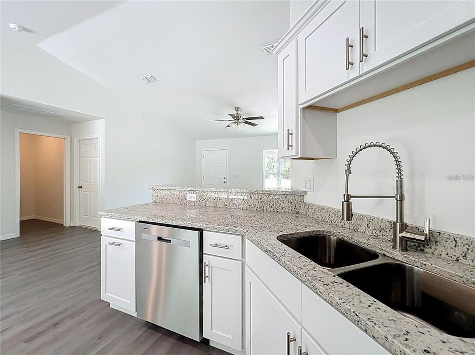 For Sale: $244,900 (3 beds, 2 baths, 1304 Square Feet)