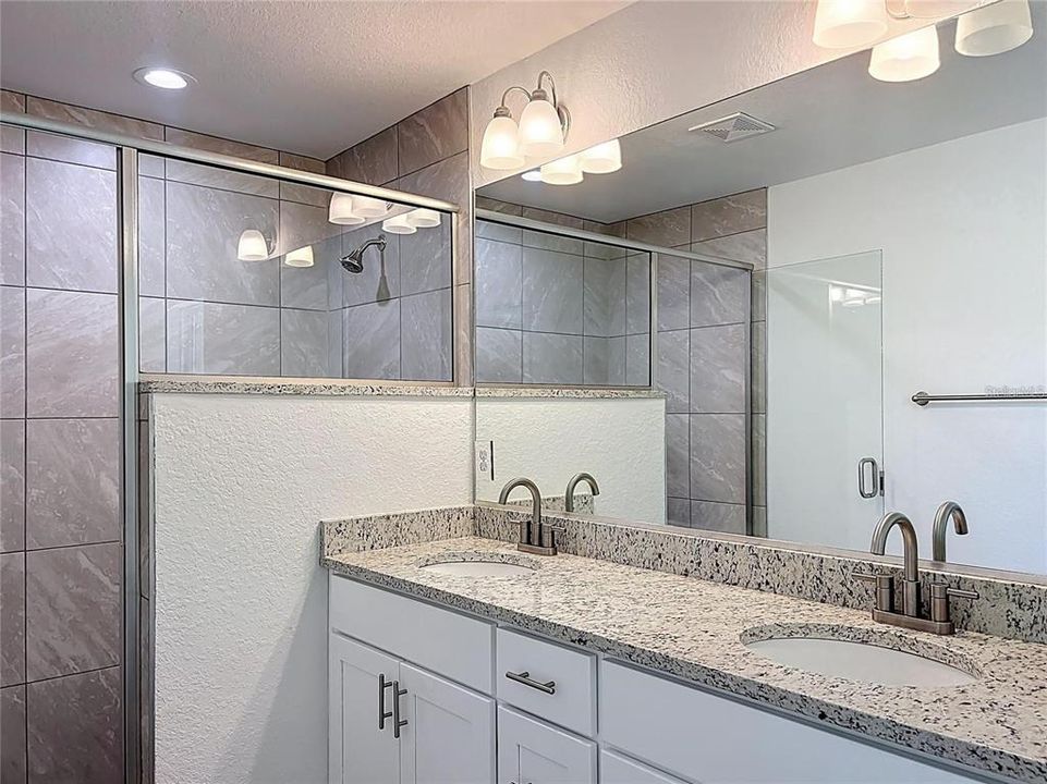 For Sale: $244,900 (3 beds, 2 baths, 1304 Square Feet)