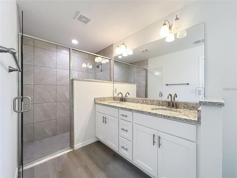 For Sale: $244,900 (3 beds, 2 baths, 1304 Square Feet)