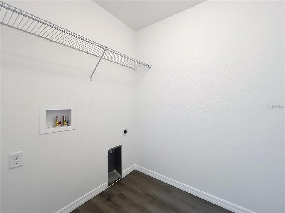 For Sale: $244,900 (3 beds, 2 baths, 1304 Square Feet)