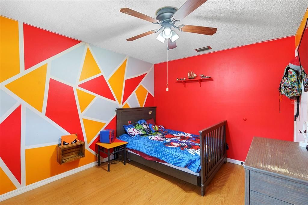 合同活跃: $258,500 (3 贝兹, 2 浴室, 1680 平方英尺)