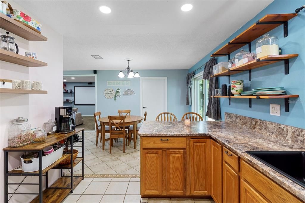 合同活跃: $258,500 (3 贝兹, 2 浴室, 1680 平方英尺)