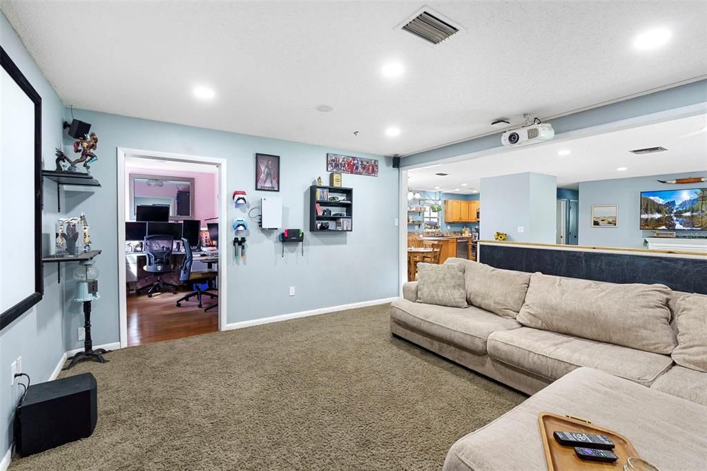 合同活跃: $258,500 (3 贝兹, 2 浴室, 1680 平方英尺)