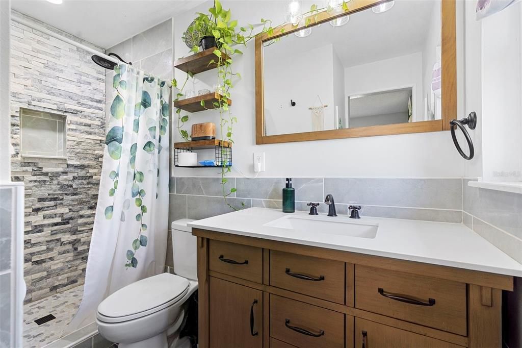 合同活跃: $258,500 (3 贝兹, 2 浴室, 1680 平方英尺)