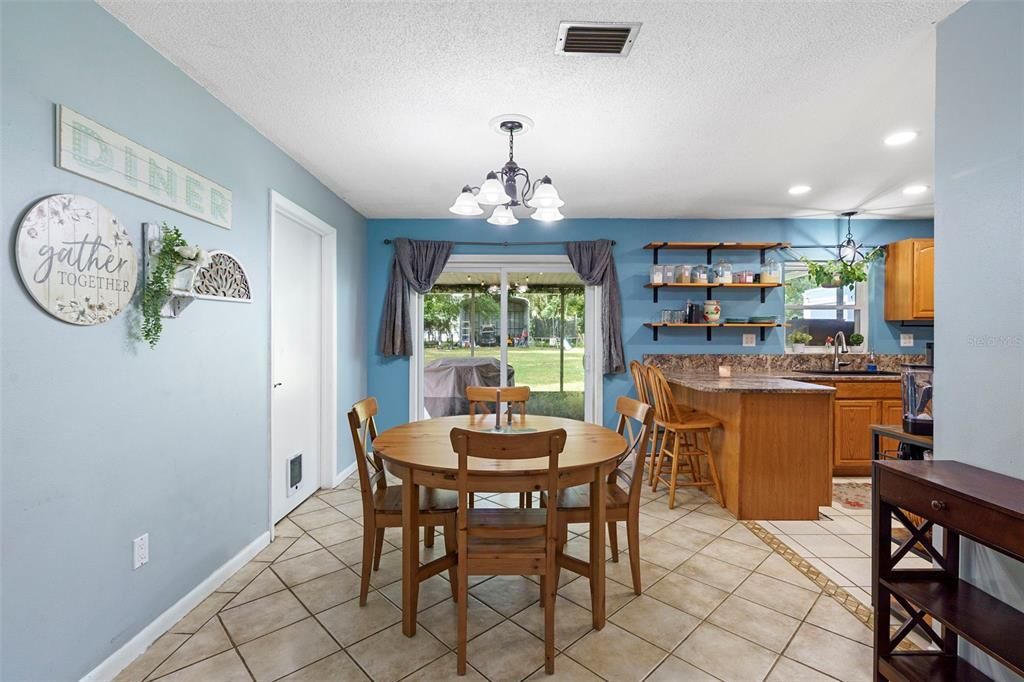 合同活跃: $258,500 (3 贝兹, 2 浴室, 1680 平方英尺)