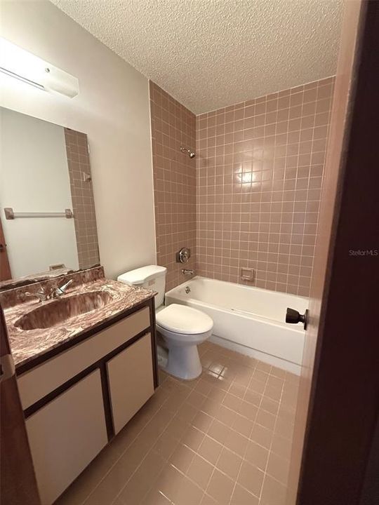 En Venta: $139,900 (2 camas, 2 baños, 1036 Pies cuadrados)