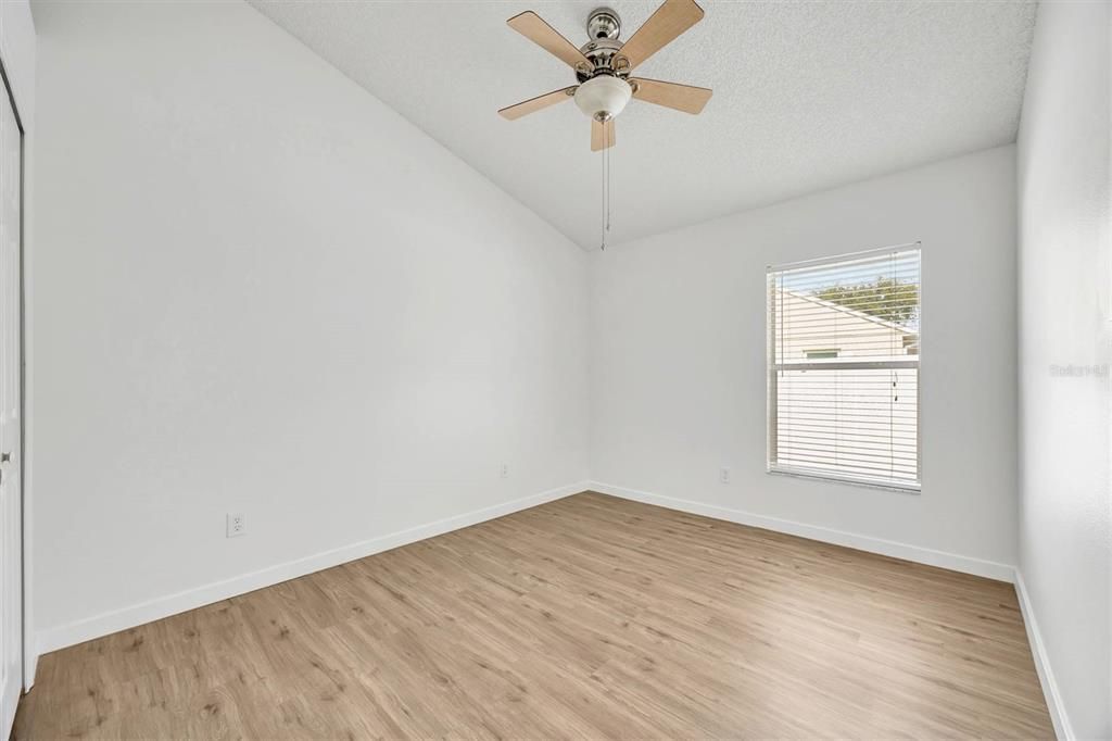 合同活跃: $458,500 (4 贝兹, 2 浴室, 1837 平方英尺)