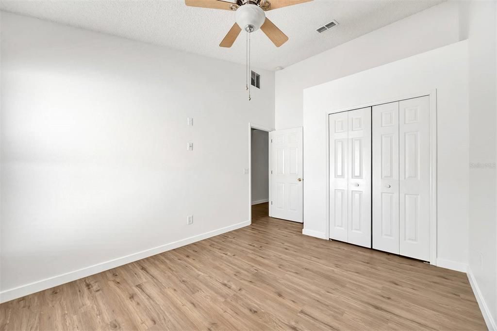 合同活跃: $458,500 (4 贝兹, 2 浴室, 1837 平方英尺)