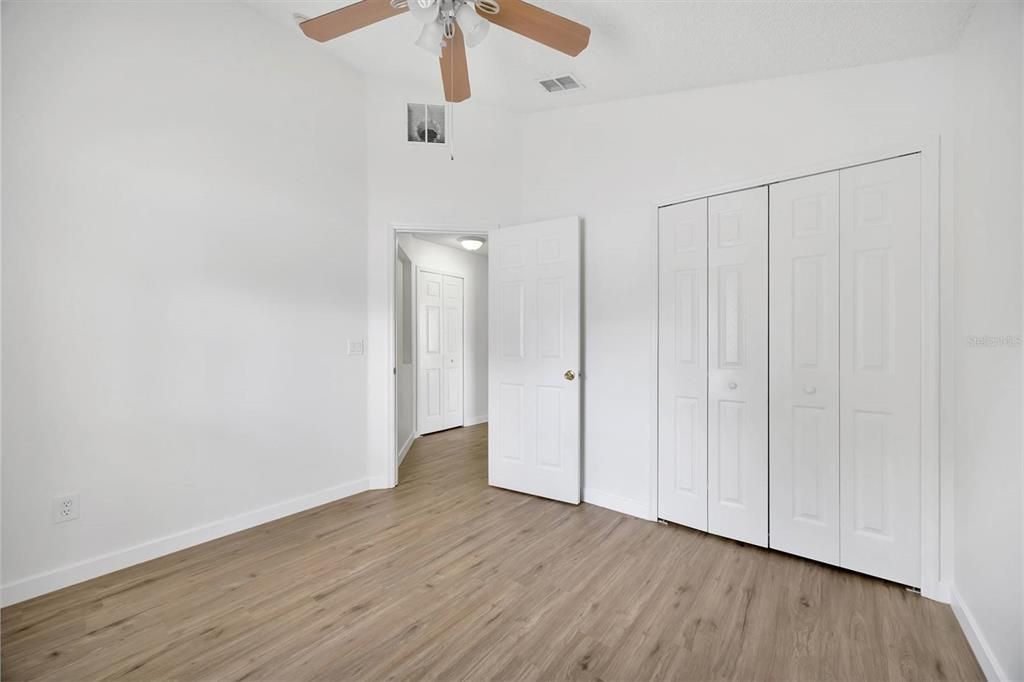 合同活跃: $458,500 (4 贝兹, 2 浴室, 1837 平方英尺)