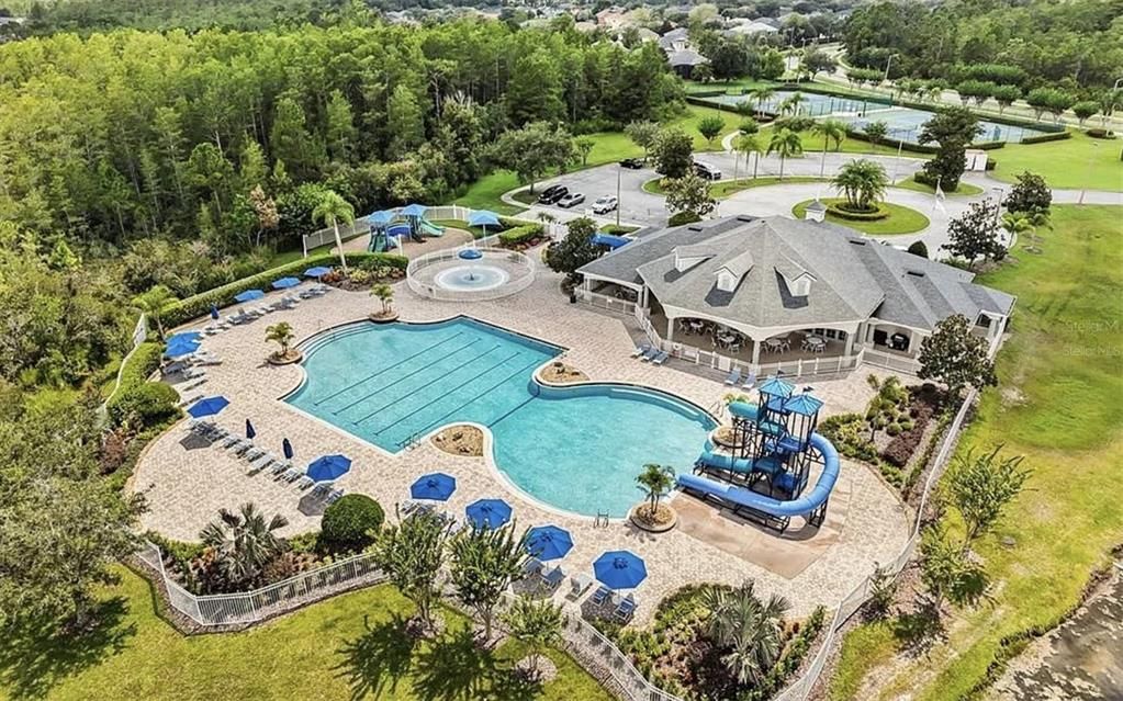 合同活跃: $458,500 (4 贝兹, 2 浴室, 1837 平方英尺)