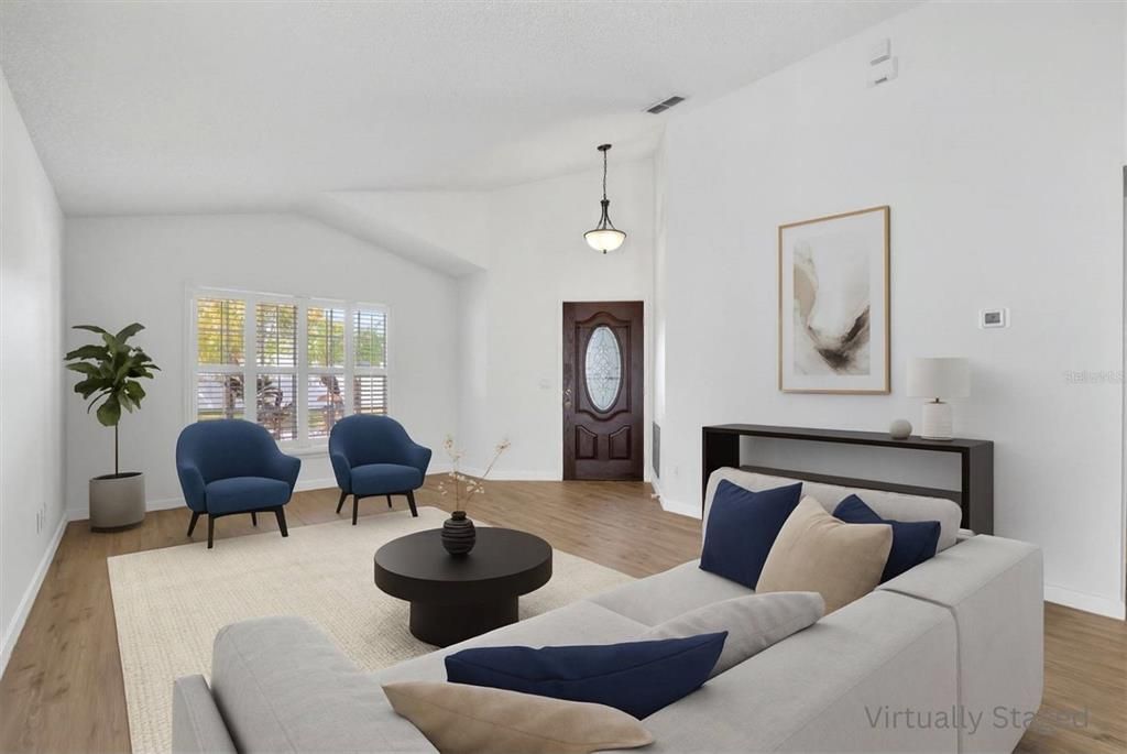 合同活跃: $458,500 (4 贝兹, 2 浴室, 1837 平方英尺)